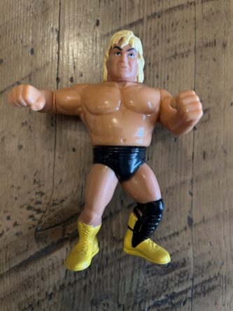 HASBRO (16) HASBRO (16)