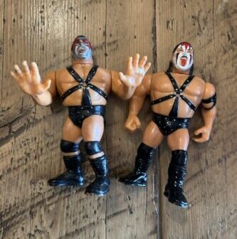 HASBRO (32) HASBRO (32)